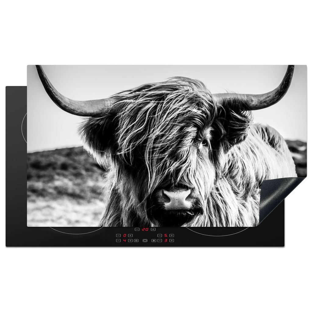 KitchenYeah Herdabdeckplatte Kuh - Schottischer Hochländer - Schwarz - Weiß - Tier - Natur - Wildtiere , 91x52cm, Küche Deko, Glaskeramikkochf...