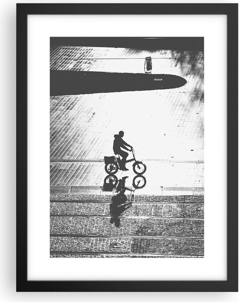 Gerahmtes Poster - Schwarzer Rahmen - Schwarzweiß Radfahrer Einsamkeit - 30x40 cm - Wand Bild - Wanddeko - Wandbilder - Kunstposter - Wandposter -...