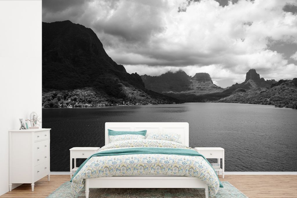 MuchoWow Fototapete für Wohnzimmer oder Schlafzimmer Wandtapete Vinyl Motivtapete Berglandschaft von Mo'orea in Schwarz-Weiß - 330x220 cm - Fot...