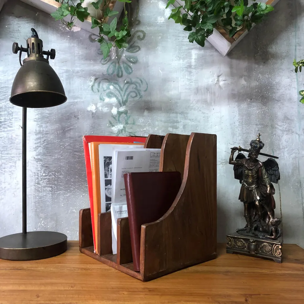 Organiseur artisanal bois de récupération : ranger son bureau avec style