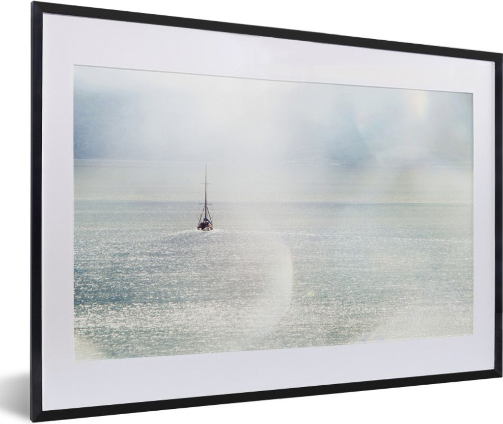 MuchoWow Gerahmtes Poster Segelboot segelt vor der Küste von Schottland 60x40 cm - Poster mit Schwarzem Bilderrahmen Wandposter Rahmen Foto Bild...