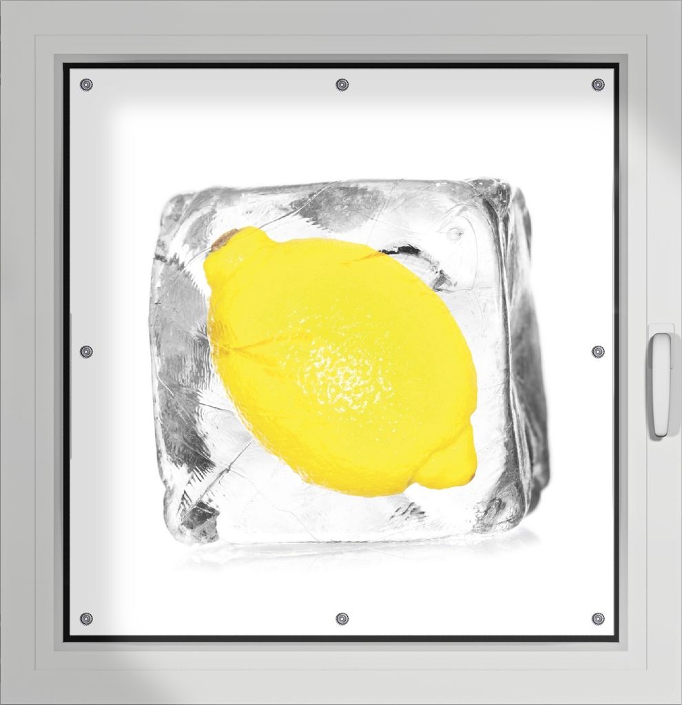 Wallario Lichtschutzbild, Dekorativer Sichtschutz Sonnenschutz 96 x 100 cm mit Motiv: Zitrone in Eiswürfel - Eiskaltes Obst - Verdunklung ohne Bohren