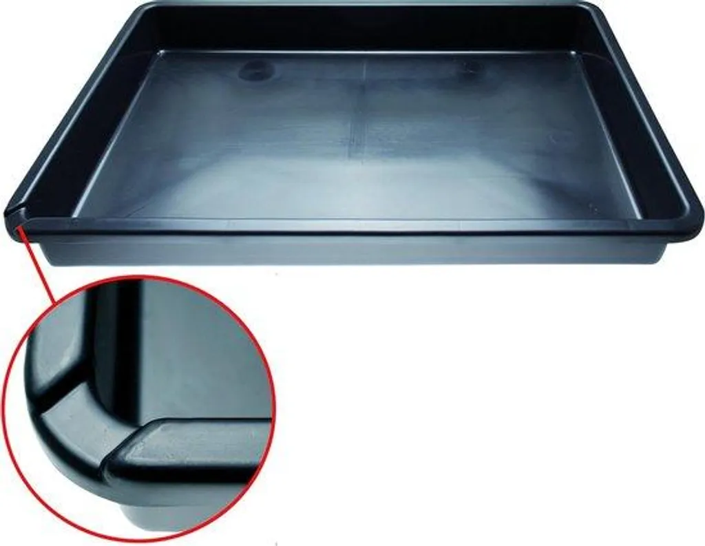 Finis les débordements avec cette cuve 50L noire à bec verseur intégré