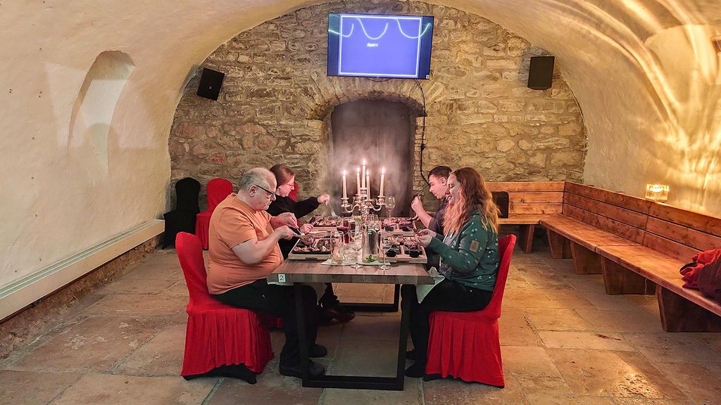 Jochen Schweizer Erlebnisdinner Dischingen; Erlebnis verschenken oder selbst erleben; Gutschein gültig für 1 Person Gruppengröße: 2-6 Personen