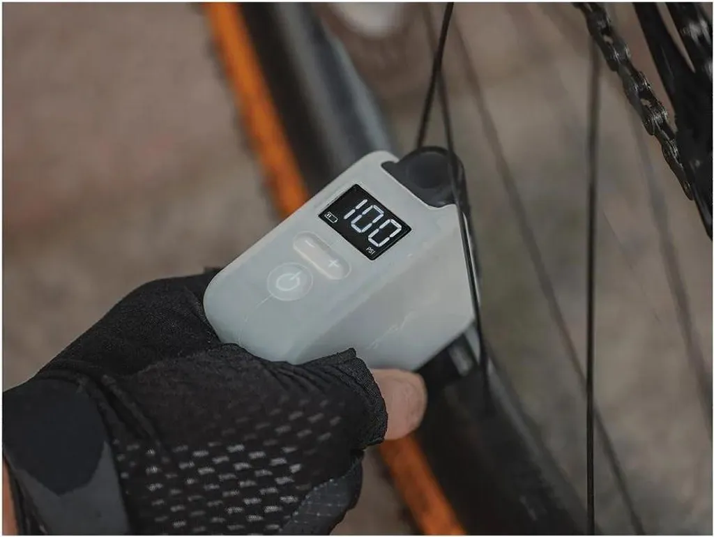 Compresseur de Poche Topeak E-Booster Digital pour Sorties VTT et Route - 6