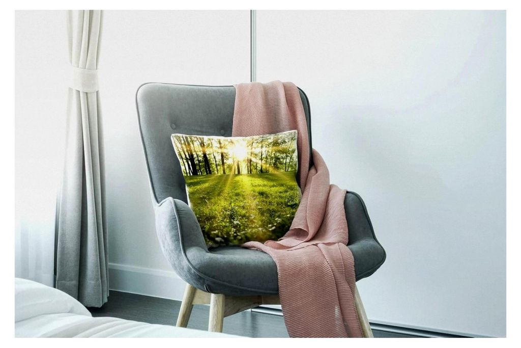 Frühling, grün, lichtdurchfluteter Wald Dekokissen 40x40cm für Couch, Sofa und Lounge - Dekoration zum Wohlfühlen