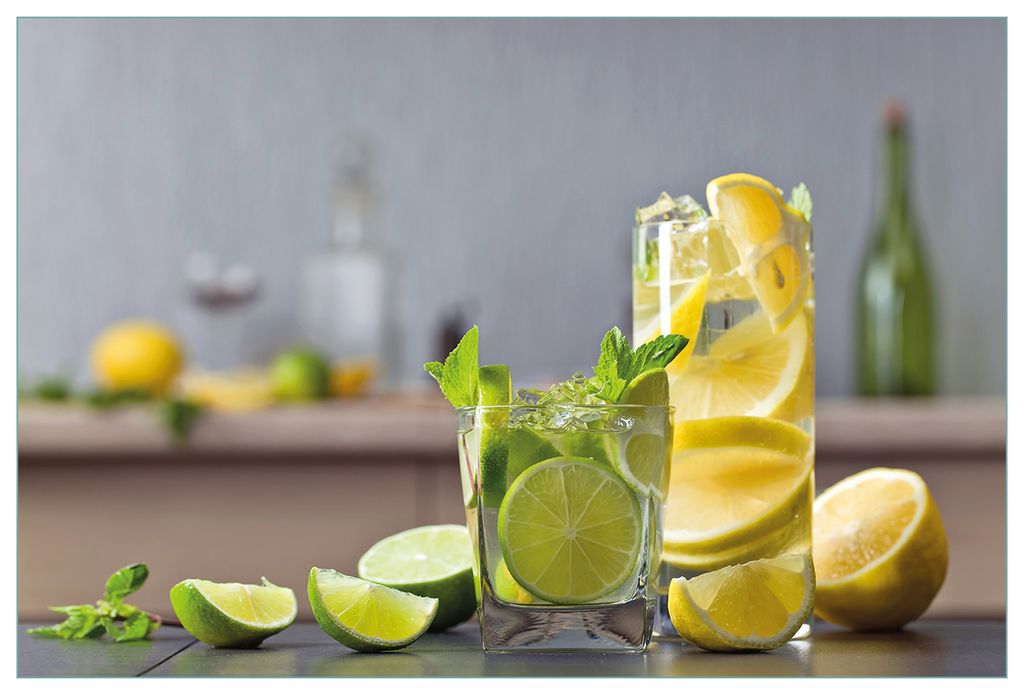 Wallario Küchenrückwand aus Glas, Größe: 90 x 60 cm, Motiv: Cocktails mit Limetten und Zitronen | Spritzschutz | abwischbar | pflegeleicht | in