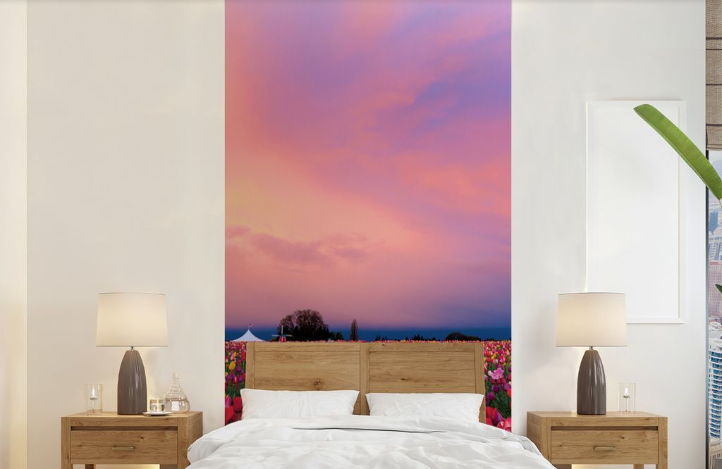 MuchoWow Fototapete für Wohnzimmer oder Schlafzimmer Wandtapete Vinyl Motivtapete Sonnenuntergang auf dem Tulpenfeld - 120x240 cm - Hintergrundbild