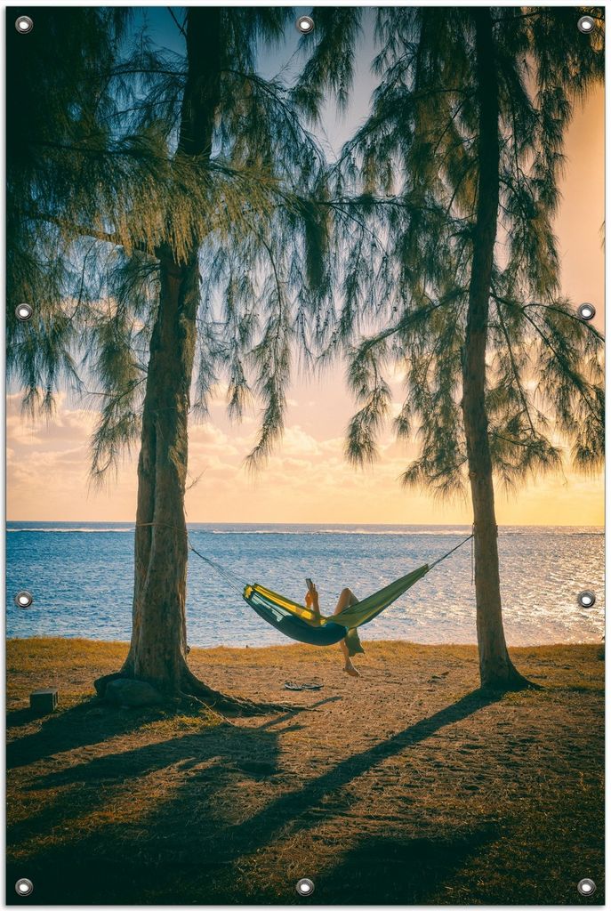 Wallario Outdoor-Poster für Garten oder Balkon, Motiv Chillout - Hängematte am Meer, in ca. 100 x 150 cm