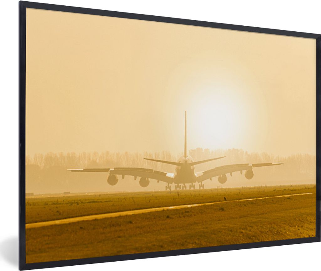 MuchoWow MuchoWow Gerahmtes Poster Flugzeuge in Schiphol bei Sonnenuntergang 30x20 cm - Poster mit zchwarzem Bilderrahmen - Kunstdruck - Bild-P...