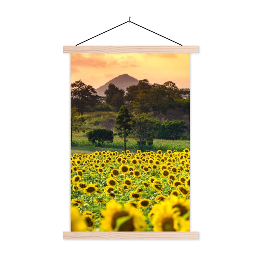 MuchoWow Textilposter Sonnenblume - Natur - Berg 60x90 cm mit holzfarbenen Rahmen - Textil