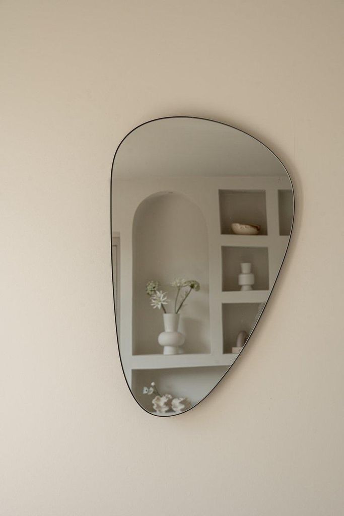 Indore Home – Roosie Spiegel – organische Form – asymmetrisch – Wandspiegel – 80 cm – schwarz