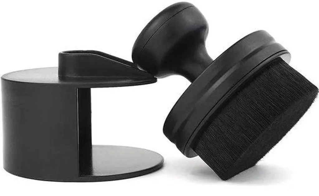 Brosse de detailing automobile noire ergonomique pour jantes et pneus