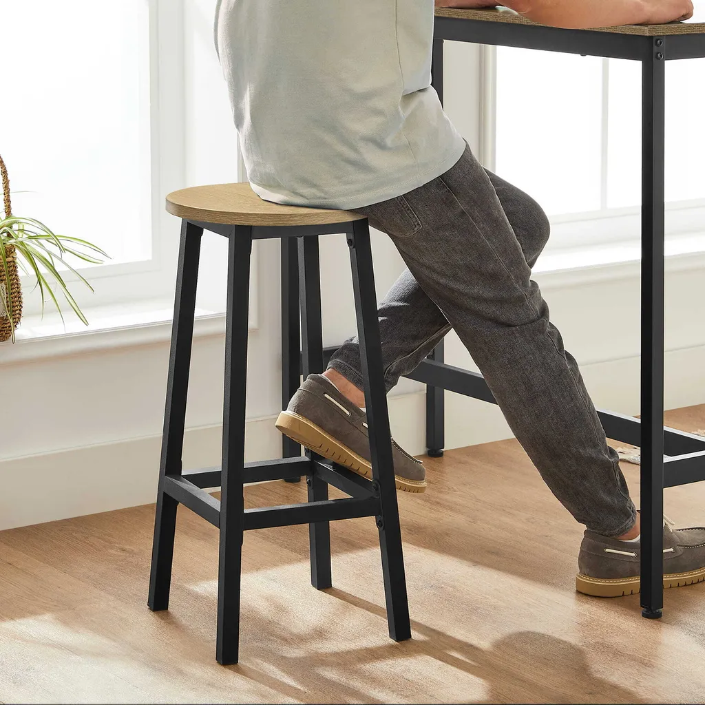 Solution gain de place : Table de bar et tabourets encastrables Valora