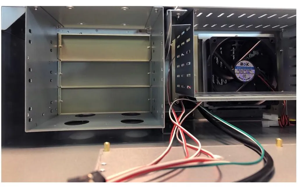 Coffret 19" IPC 4U DATACOM Gris : Solution de Rackage Robuste et Spacieux - 4