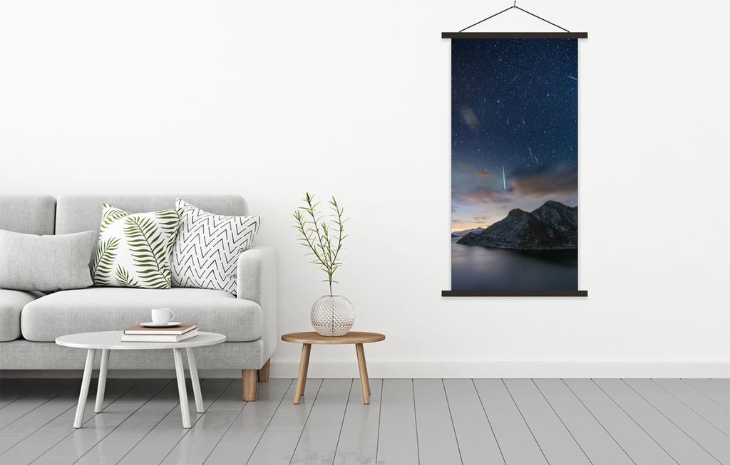 MuchoWow Textilposter Ein Meteoritenschauer über dem See 90x180 cm mit schwarzem Rahmen - Dekoration Wohnzimmer