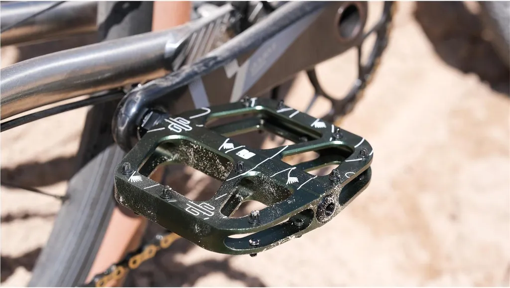 Pédales de vélo plateforme pour VTT et Dirt coloris vert cactus foncé