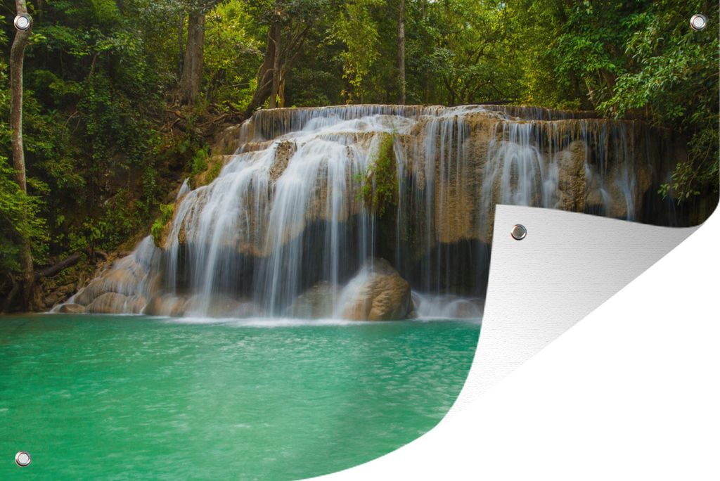 MuchoWow 120x80 cm Outdoor-Poster Gartendeko Sichtschutz Garten Poster für den Garten Ein Wasserfall in grüner Umgebung im Erawan-Nationalpark,...