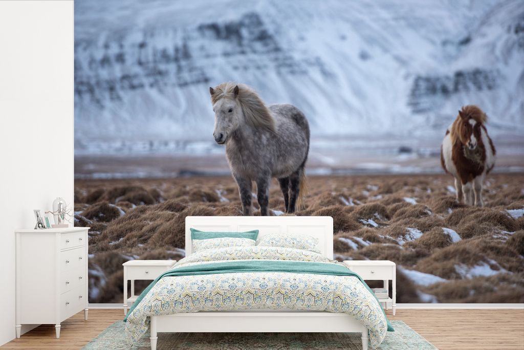 MuchoWow Fototapete für Wohnzimmer oder Schlafzimmer Wandtapete Vinyl Motivtapete Island - Pferde - Schnee - 390x260 cm - Papiertapete