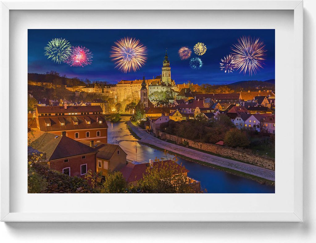 Feuerwerk in Krumau (Tschechische Republik)– Wandbild mit Rahmen – Gerahmtes Bild – Wanddekoration – 70x50 cm – Weiß Rahmen