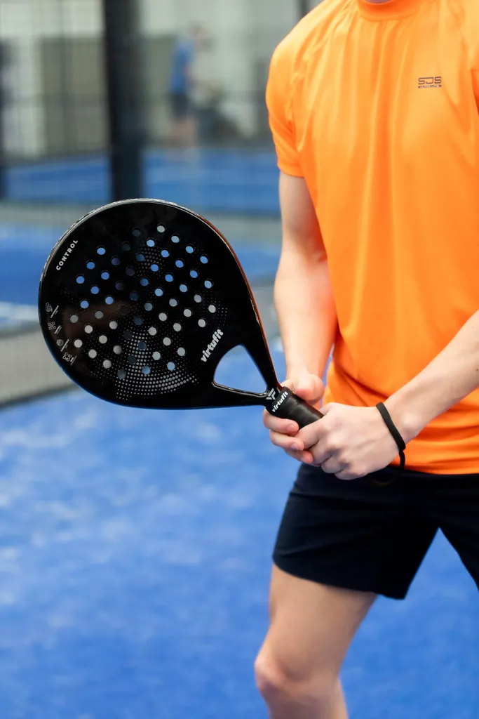 Raquette De Padel VirtuFit Hybride – Blanche Et Grise, 365g, Carbone Et Mousse EVA 13°, Pour Joueurs Avancés !