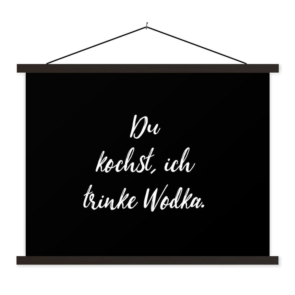 MuchoWow Textilposter Sprichwörter - Zitate - Alkohol - Wodka - Du kochst, ich trinke Wodka 120x90 cm mit schwarzem Rahmen - Aufhänger für Poster