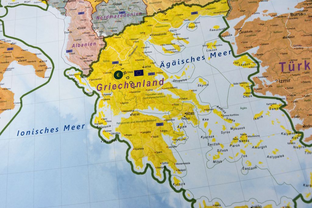GeoMetro Europakarte mit Laminierung und Holzleisten zum Produktbild 7