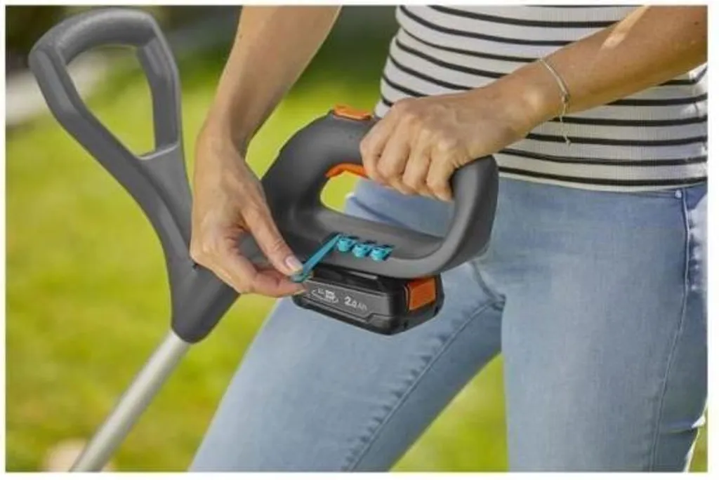 Gardena SmallCut 23/18V P4A: Il Tagliabordi Smart e Leggero per Te