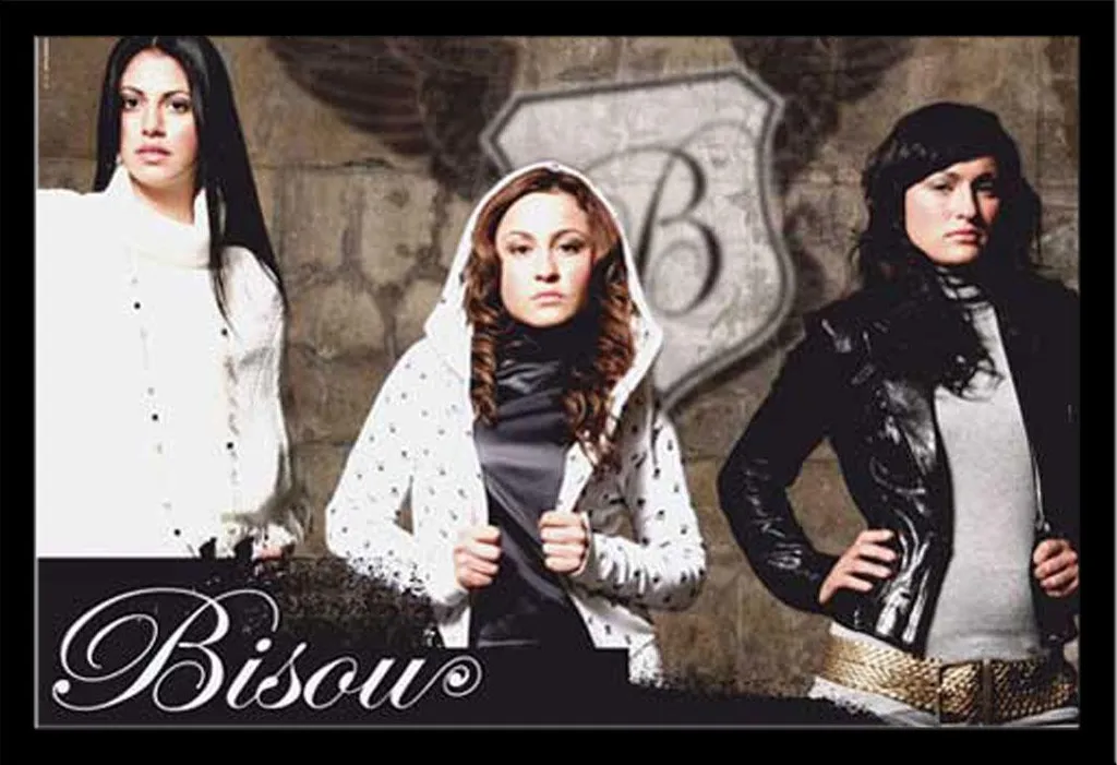Cadre Mural Décoratif Bisou Girls Noir en MDF avec Protection Acrylique