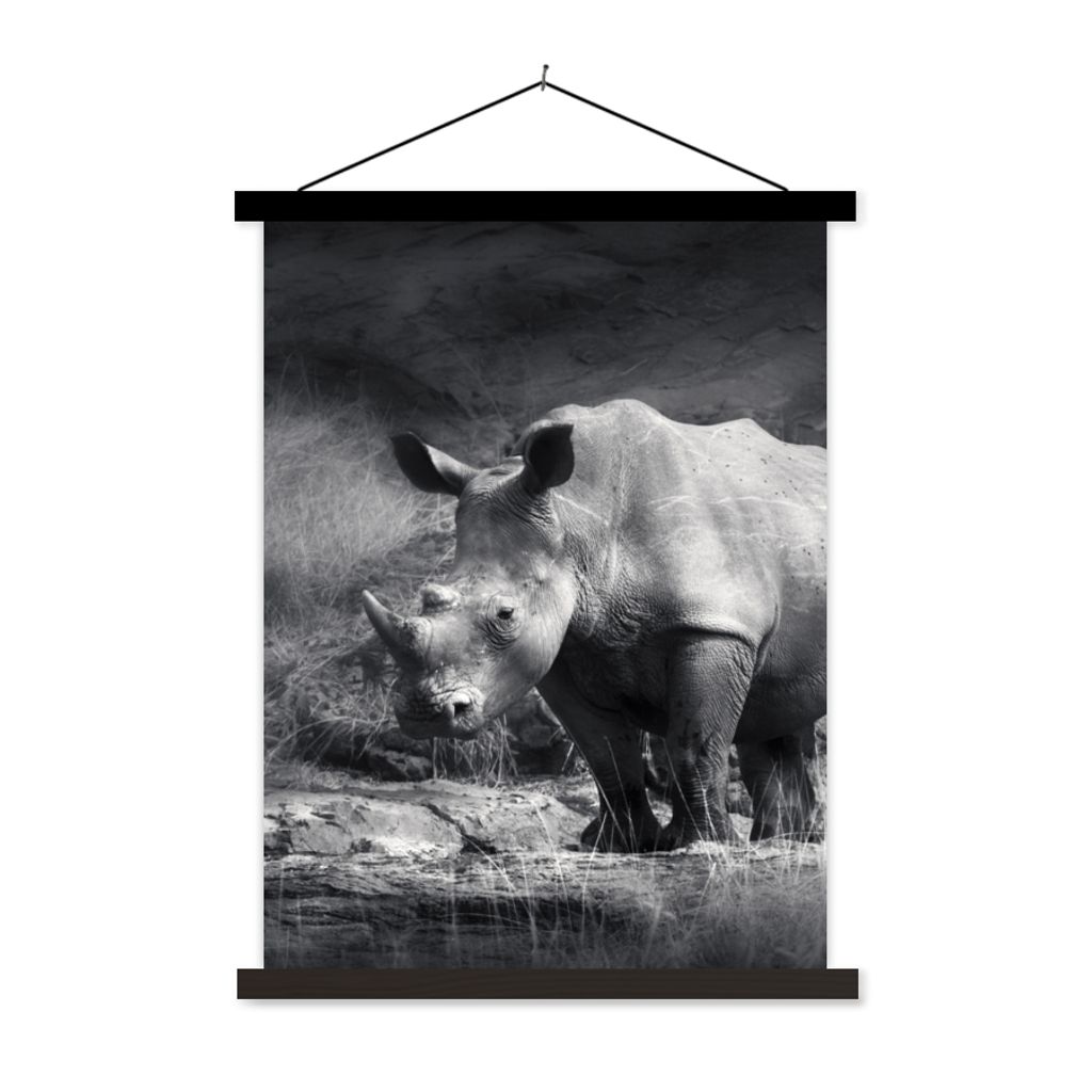 MuchoWow Textilposter Rhinozeros - Natur - Gras - Schwarz - Weiß 120x160 cm mit schwarzem Rahmen - Magnetischer