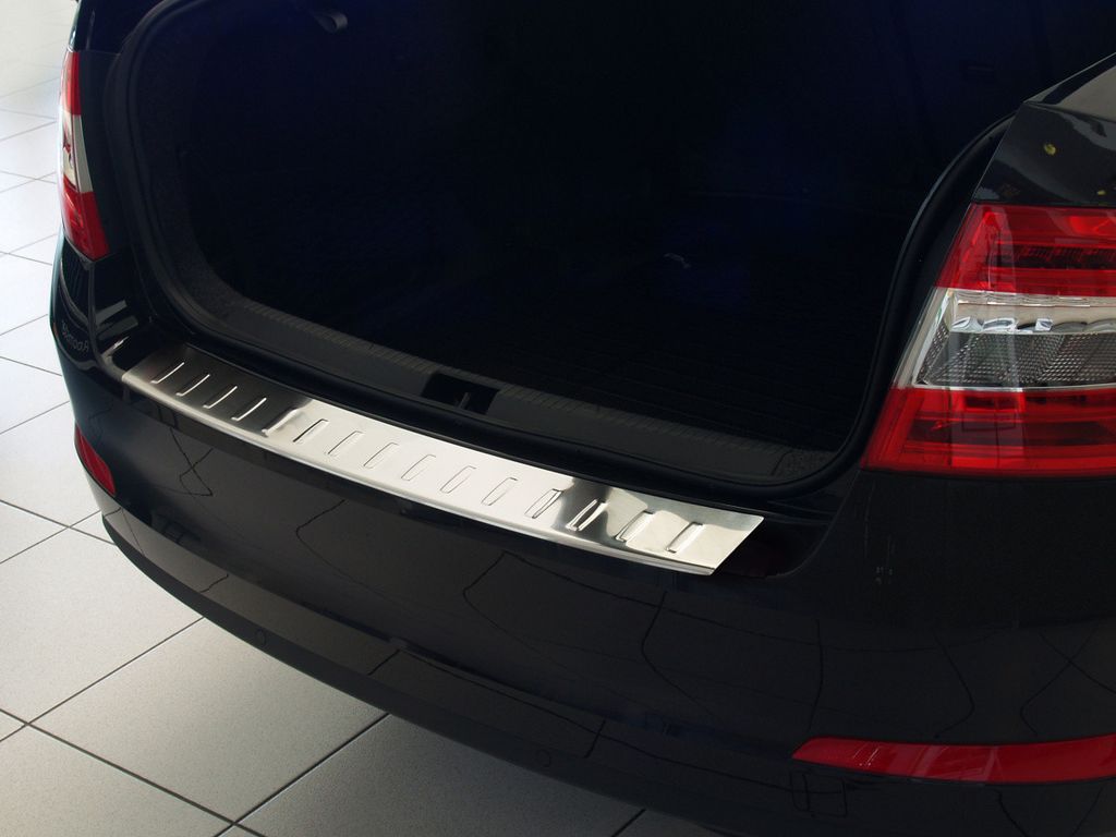 Schutzleiste für die Kante des Kofferraums des Škoda Octavia III. 2013–2020 (Limousine, matt)