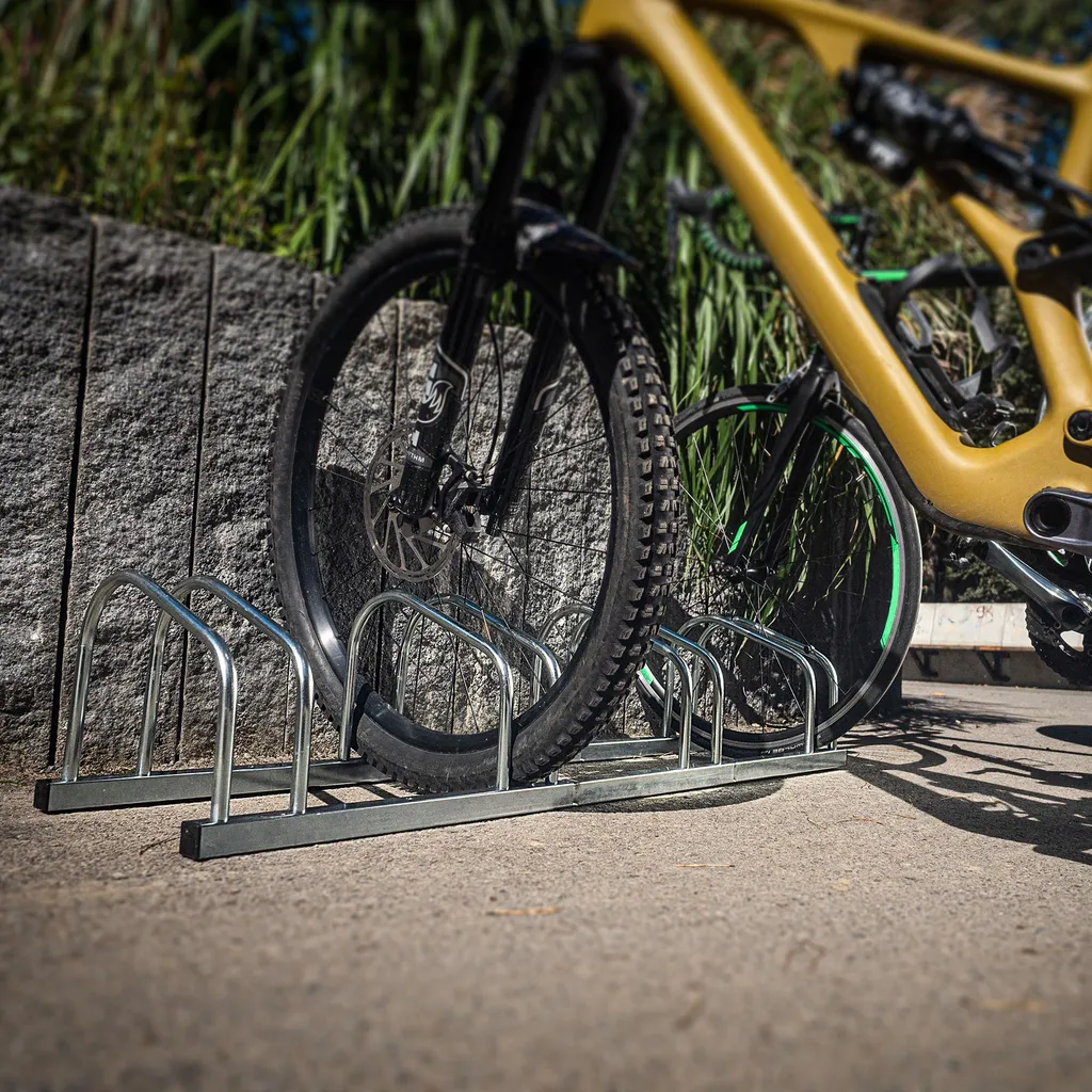 Râtelier pour 4 vélos extérieur en acier argenté stable et durable - 11