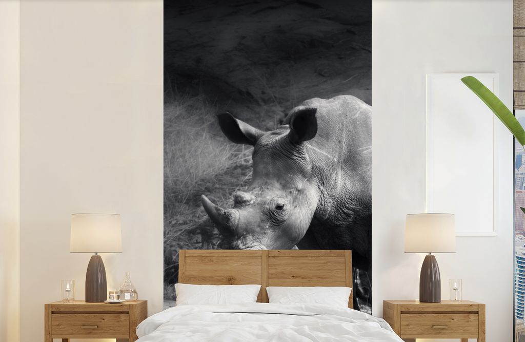 MuchoWow Fototapete für Wohnzimmer oder Schlafzimmer Wandtapete Vinyl Motivtapete Rhinozeros - Natur - Gras - Schwarz - Weiß - 120x240 cm - Hin...