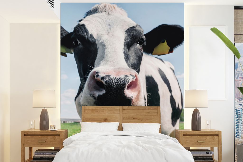 MuchoWow Fototapete für Wohnzimmer oder Schlafzimmer Wandtapete Vinyl Motivtapete Kuh - Wiese - Natur - Tiere - Gras - 205x280 cm - Wandbild