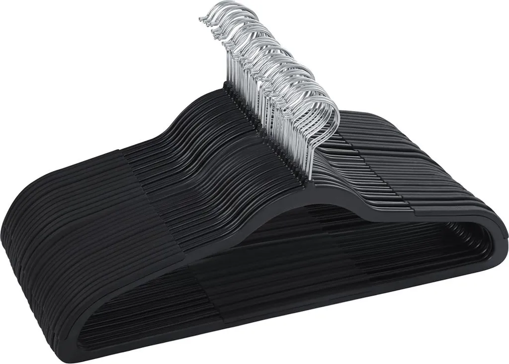 Cintre noir en plastique anti glisse pour éviter la chute des vêtements