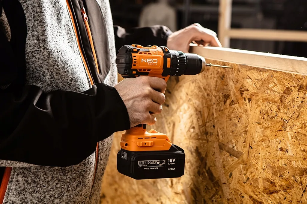 Perceuse à percussion sans fil 18V NEO TOOLS avec mandrin de 13mm
