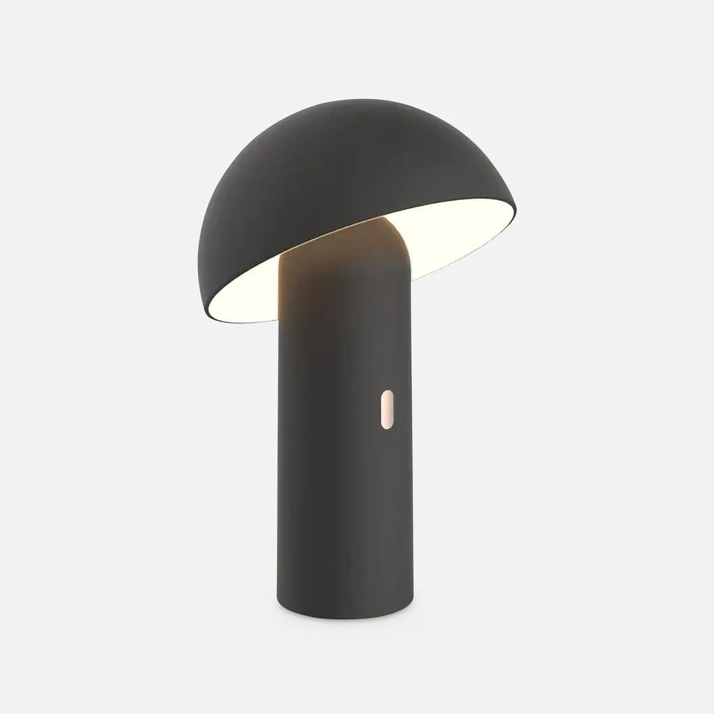 Lampada da tavolo a batteria Nomadic con testa orientabile, 28cm, Nero
