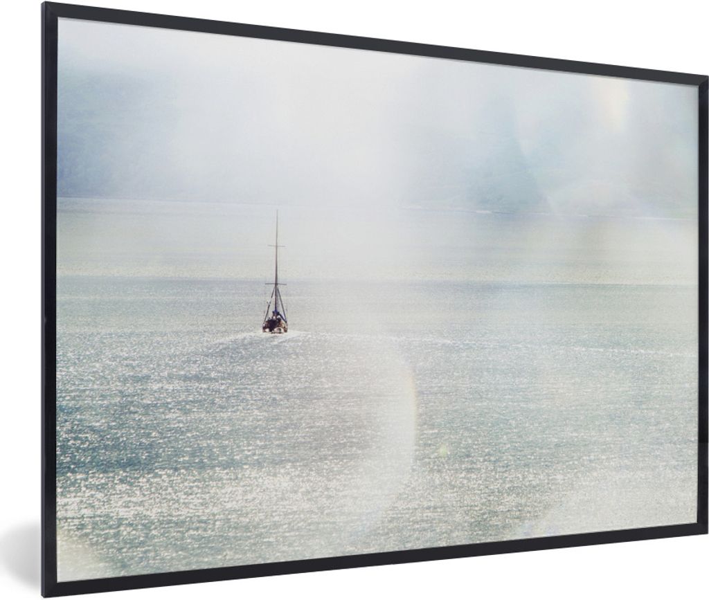 MuchoWow Gerahmtes Poster Segelboot segelt vor der Küste von Schottland 90x60 cm - Poster mit Schwarzem Bilderrahmen Wandposter Rahmen Foto Bild...