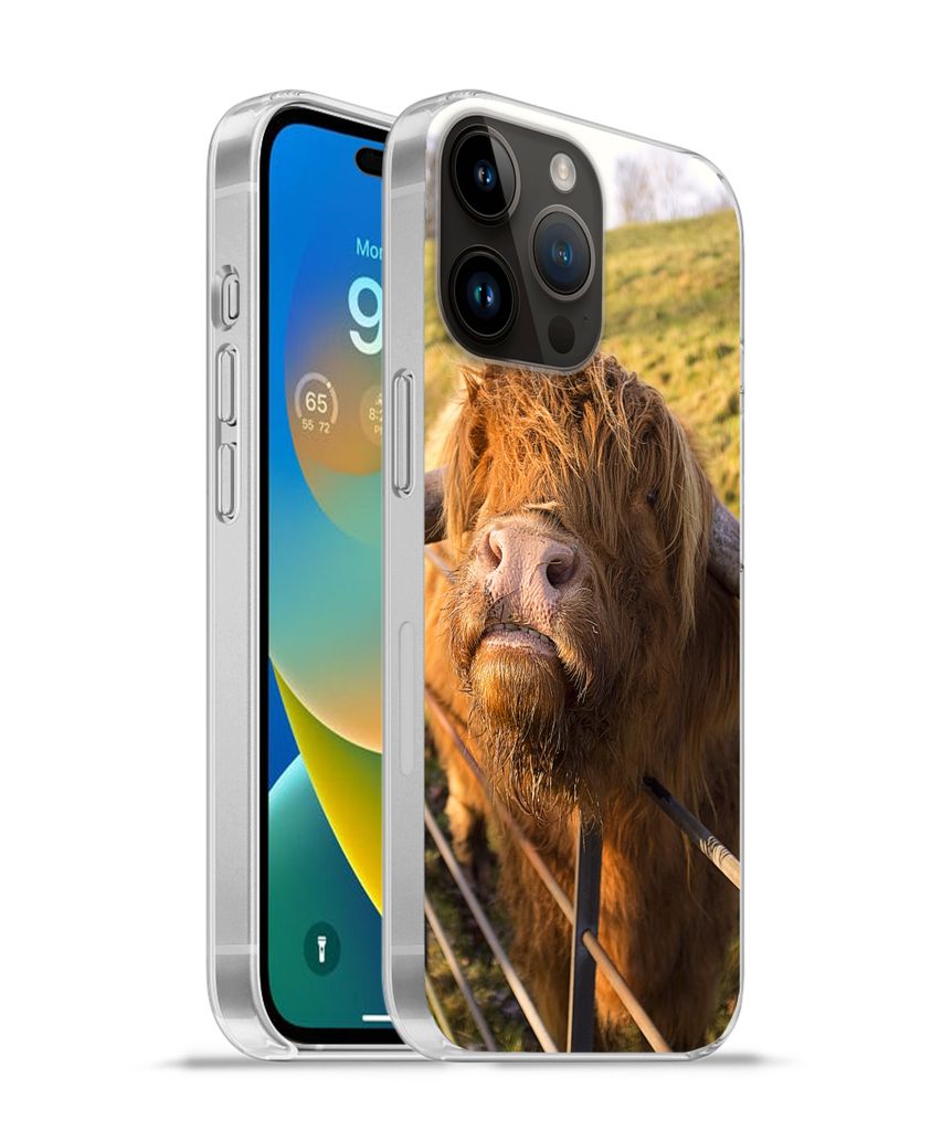 MuchoWow Handyhülle Schutzhülle Hülle für Apple iPhone 14 Pro - Softcase Scottish Highlander - Zaun - Gras Silikon Softcase Handy Hülle - Um...
