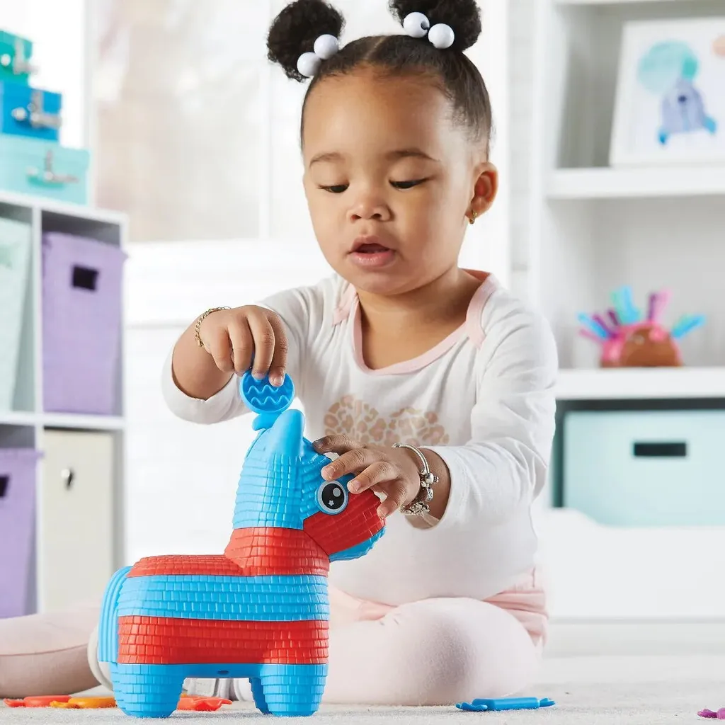 Éveil Sensoriel Sans Écran avec Pia la Piñata Fill & Spill Éducative