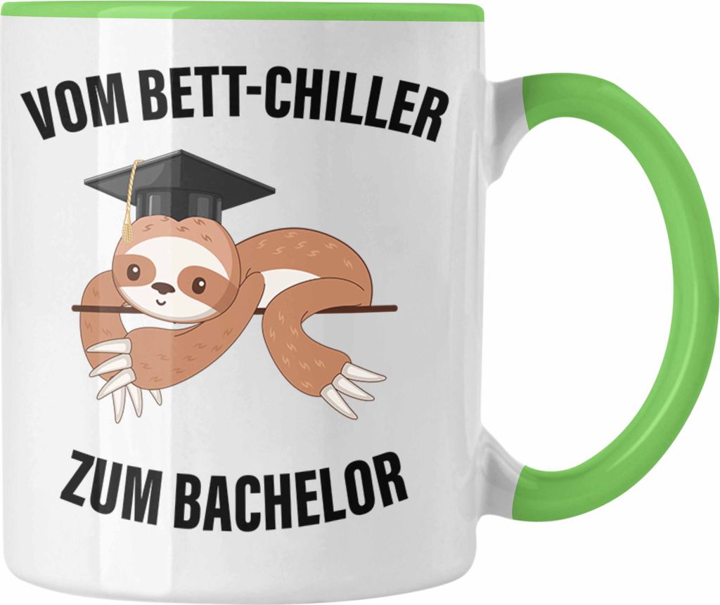 Trendation - Bachelor Geschenk Abschluss Tasse Spruch Master Abitur Abi Graduation Bestanden Prüfung Vom Bett-Chiller zum Bachelor (Grün)