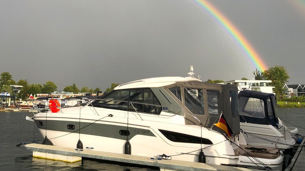 Jochen Schweizer Motoryacht Waren (Fun Cruise - 4 Std.); Erlebnis verschenken oder selbst erleben; Gutschein gültig für 2 Personen Gruppengröße...
