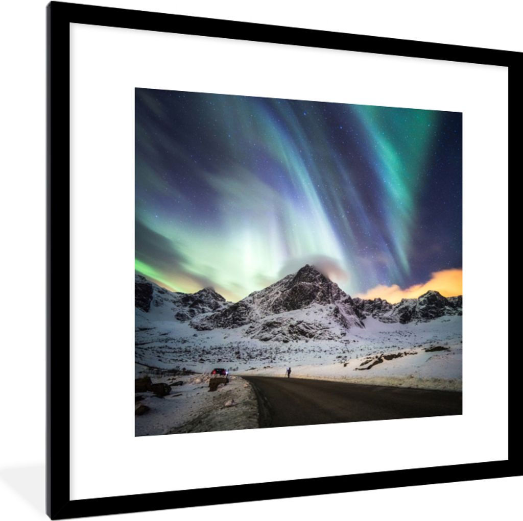 MuchoWow MuchoWow Gerahmtes Poster Nordlichter - Schnee - Berge 40x40 cm - Poster mit zchwarzem Bilderrahmen - Poster - Plakat im Rahmen