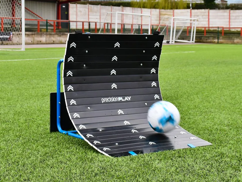 Rampe Football Rebounder PrecisionPLAY : Rebond Ajustable et Stable