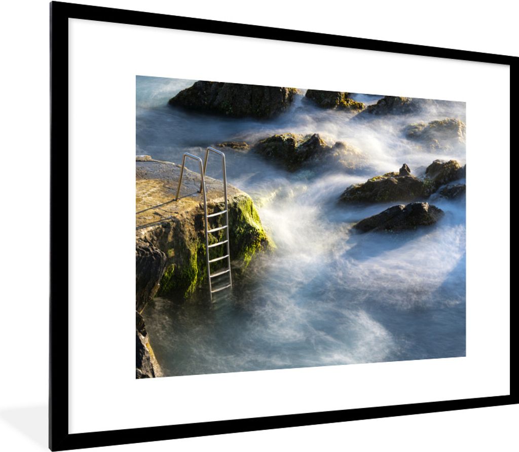 MuchoWow Gerahmtes Poster Ein natürlicher Whirlpool auf den Azoren 80x60 cm - Poster mit Schwarzem Bilderrahmen Wandposter Rahmen Foto Bilder - ...