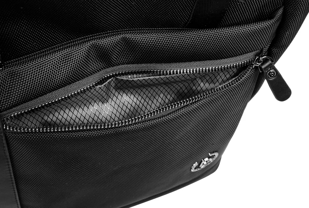 Backpack Bugatti Nero - Zaino Leggero e Robusto per Uomo e Donna - 18
