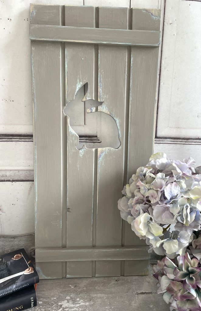 Sehr süßer Landhaus Fensterladen Hase, Kanninchen, Shabby grau, Handgefertigt