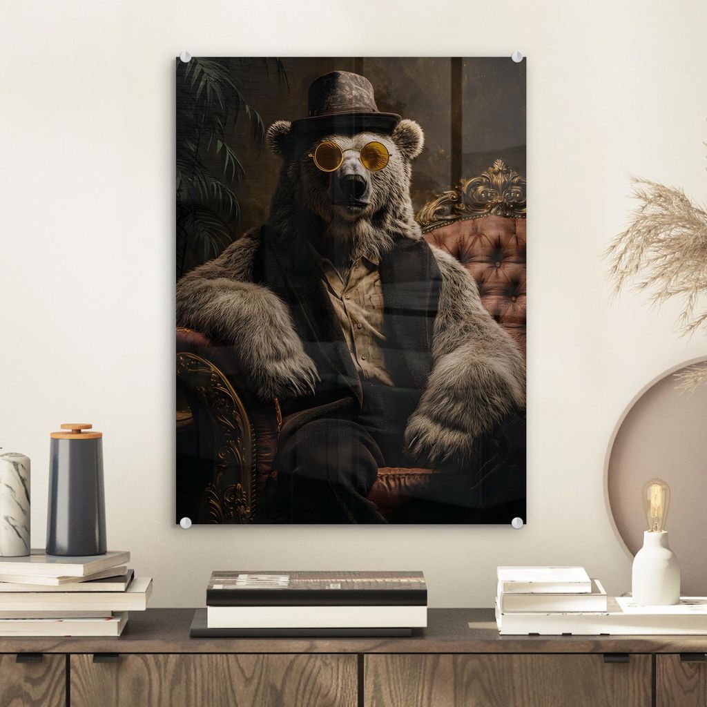 MuchoWow Glasbilder - Bilder auf Wandbild - Foto auf Glas Eisbär - Hut - Brille - Stuhl 30x40 cm Wanddekoration aus Glas - Acrylglasbild - Acrylbi...