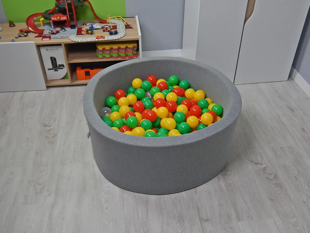 Design e Gioco: Scala in Schiuma Grigio per Camera Bambini Moderna - 11