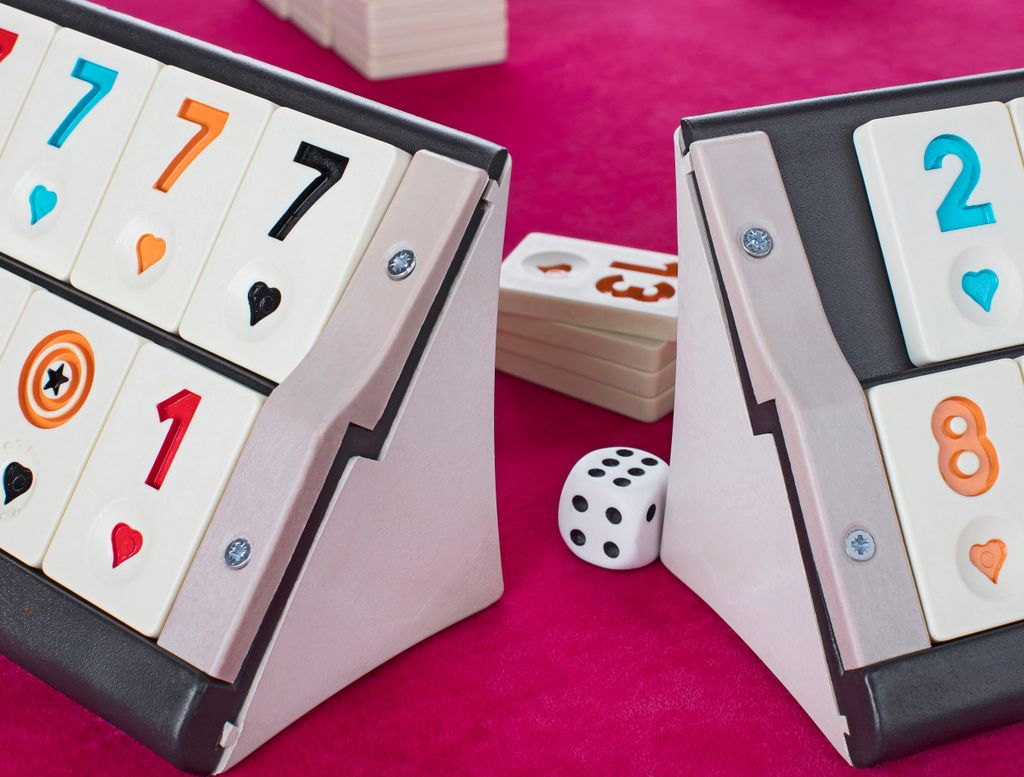 101 Plus Semus Star Rummy Set Okey - materialen (kunststof speelbanken met houtlook fineer - licht en stabiel en melaminestenen) met SEMUS balpen (bruin